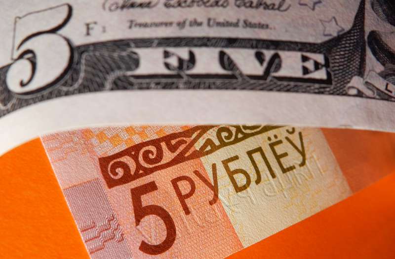 Белорусский рубль подешевел по итогам февраля