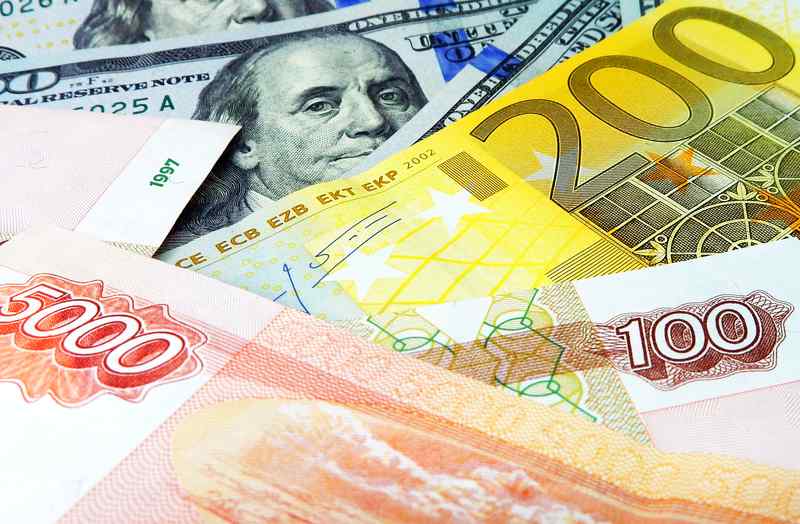 Доллар и евро на максимуме за 2,5 недели утром 10 октября 2022