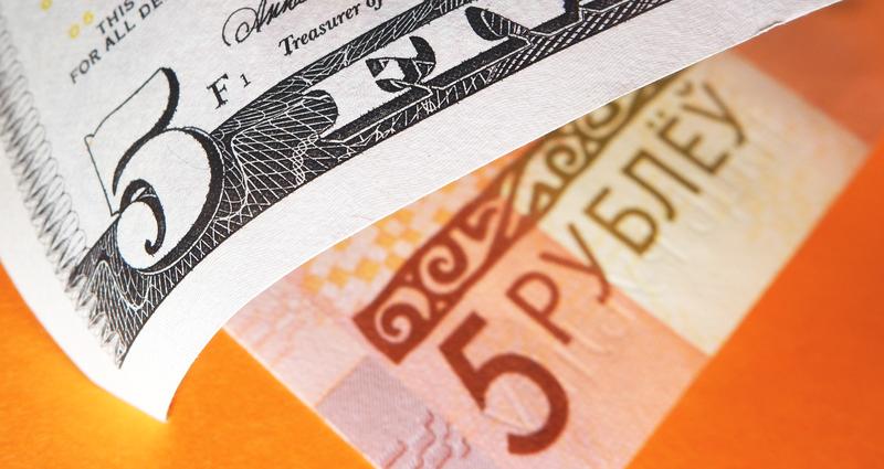 Белорусский рубль девальвировался к доллару на торгах 5 июля 2022