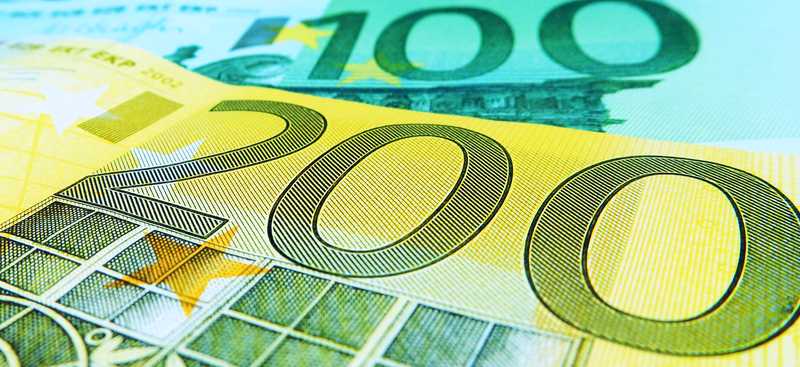 Евро дороже доллара на торгах 9 ноября 2022