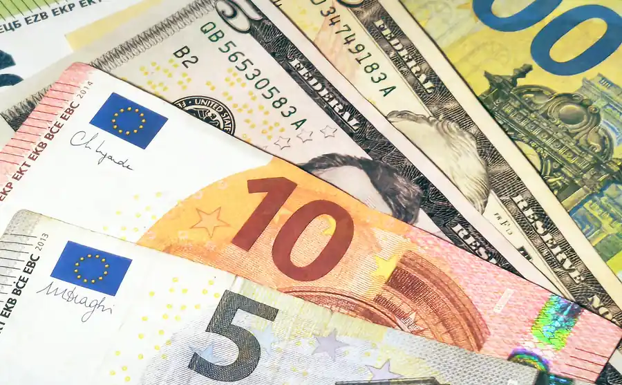 Евро на максимуме за месяц на торгах 9 февраля 2026 года