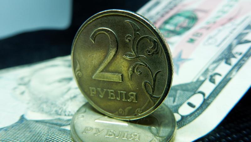 Российский рубль будет дешеветь к доллару в начале февраля