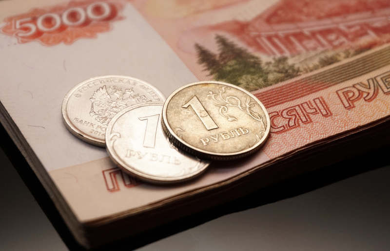 Российский рубль резко подорожает к доллару