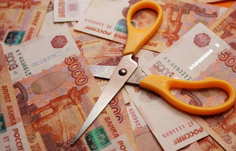 Российский рубль к концу года будет девальвироваться к доллару и евро