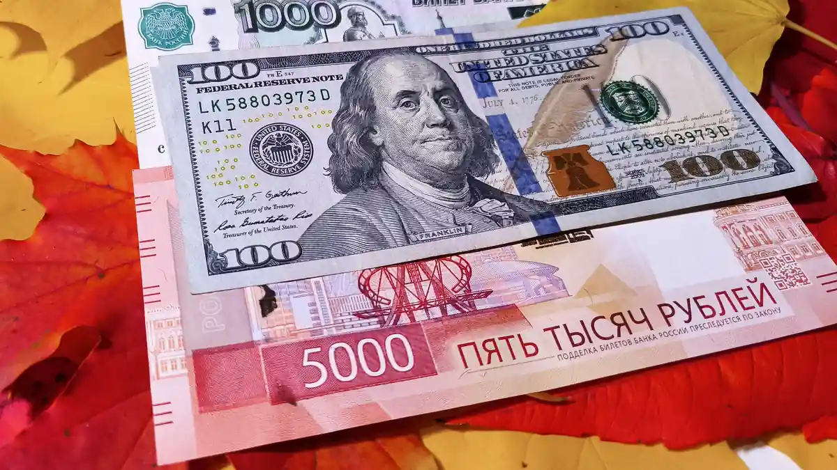 Доллар в России будет колебаться