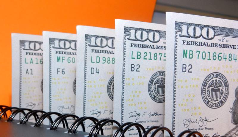 Доллар и евро ускорили падение утром 21 апреля 2022 на бирже в Минске