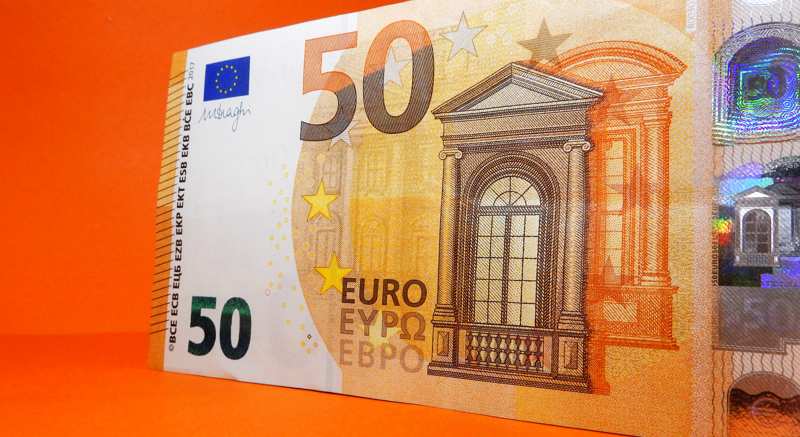 Евро значительно подешевел к белорусскому рублю