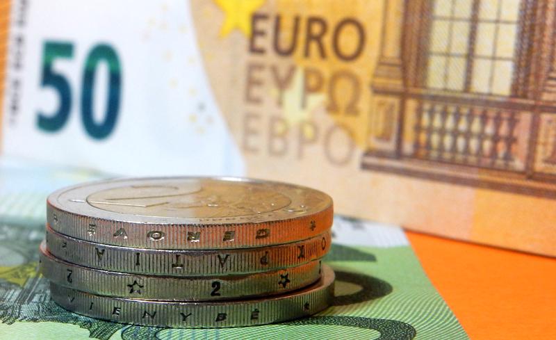 белорусский рубль девальвируется к евро